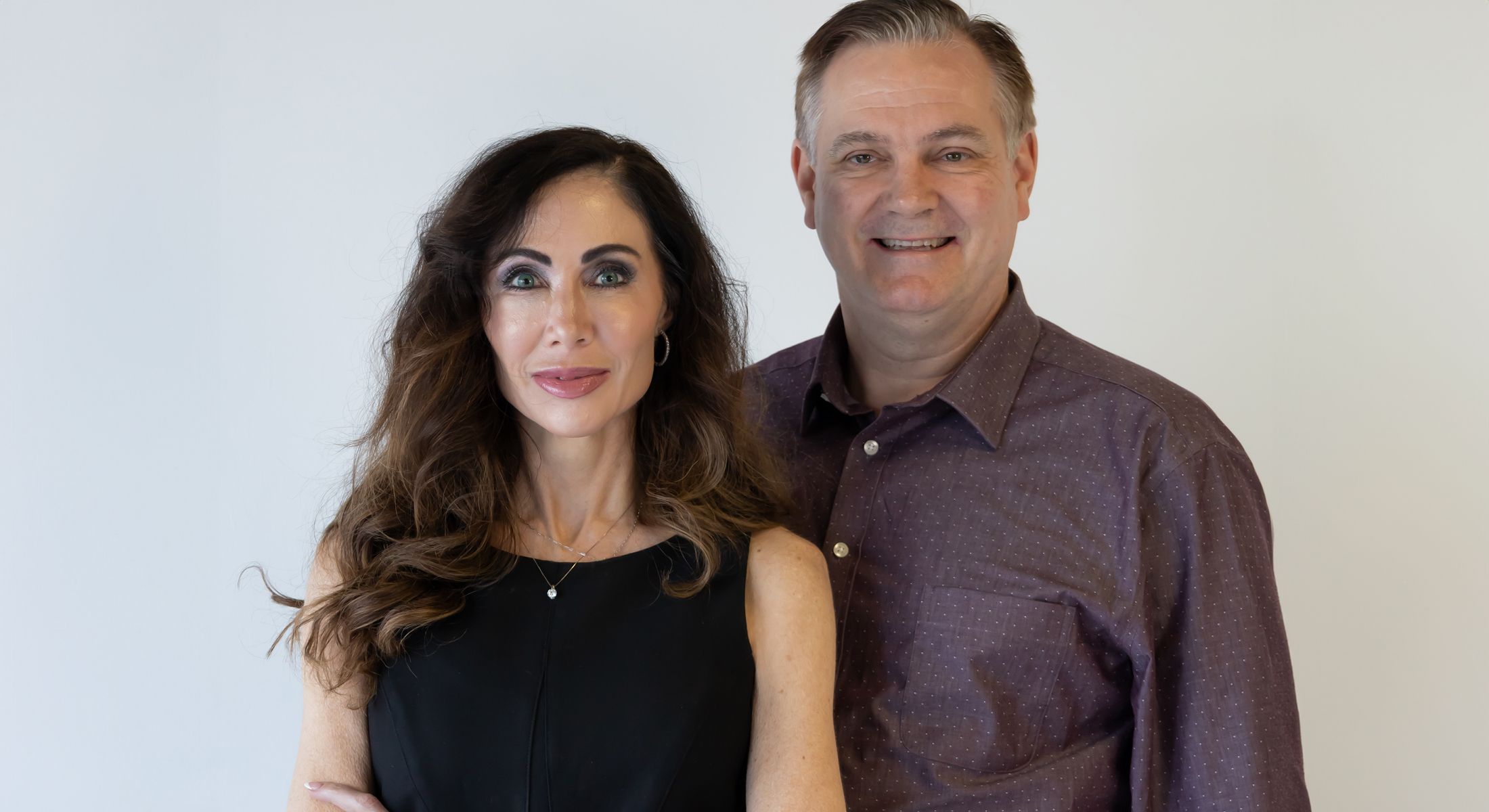 Packaging for LIPS+ with lidocaine in hand.